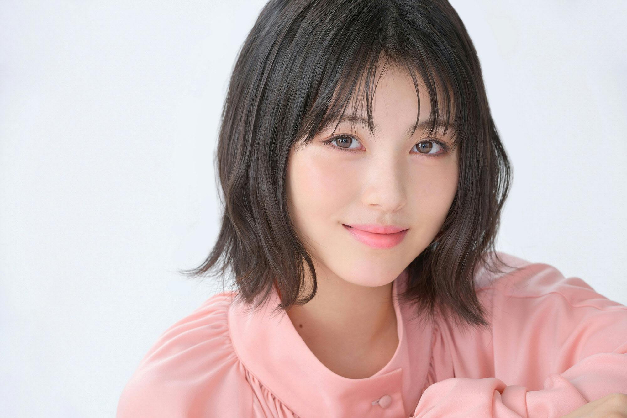 思わぬ衣装と小道具に当惑した 屍人荘の殺人 浜辺美波 よく落とすスマホ 猫耳 Nikkei Style 思わぬ衣装と小道具に当惑した 屍人荘の殺人 浜辺美波 よく落とすスマホ 猫耳 Nikkei Style