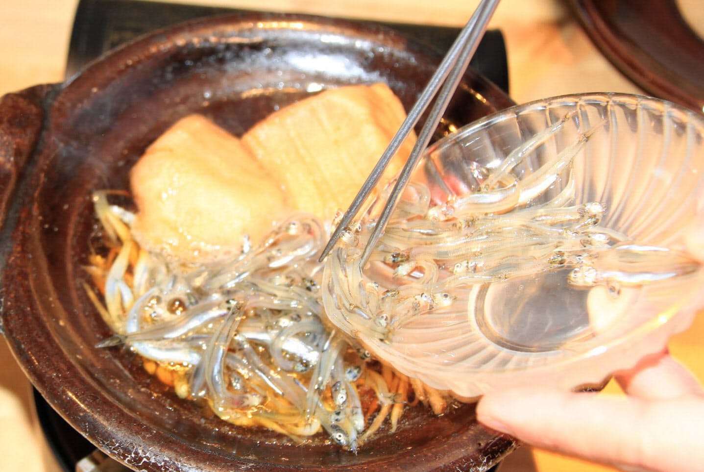 心温まる滋賀の鍋 じゅんじゅん 湖魚のうま味凝縮 Nikkei Style 心温まる滋賀の鍋 じゅんじゅん 湖魚のうま味凝縮 Nikkei Style