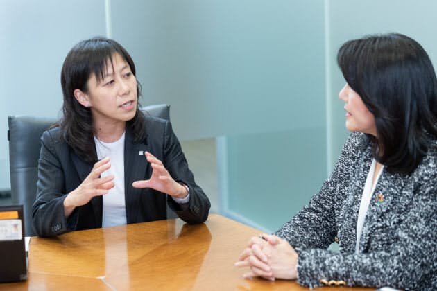 女性向けのキャリア開発研修に注力 時短勤務でも管理職昇進あり ローソンの女性幹 Nikkei Style