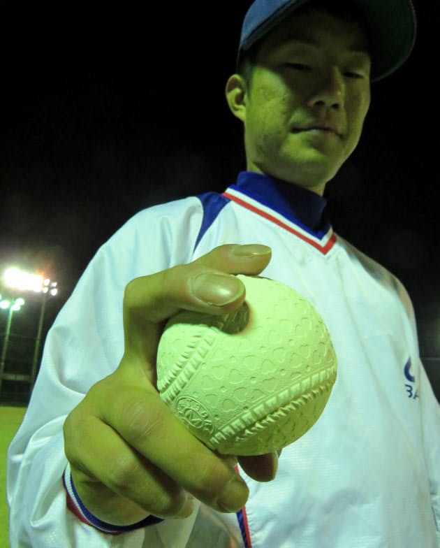 ソフトボールでは使い分け 日本発祥の軟式野球 テニス ボール進化でプレー白熱 Nikkei Style