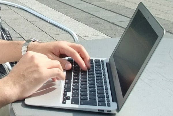 企業などに雇用されず、フリーの立場で簡単な原稿を執筆したりする仕事を請け負う人が増えている 企業などに雇用されず、フリーの立場で簡単な原稿を執筆したりする仕事を請け負う人が増えている