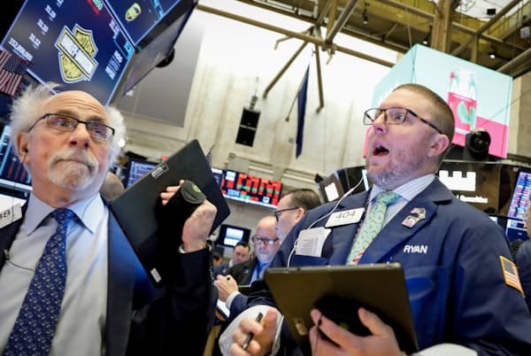 新型コロナウイルスの感染拡大が世界の株価に影響(ニューヨーク証券取引所)=ロイター 新型コロナウイルスの感染拡大が世界の株価に影響(ニューヨーク証券取引所)=ロイター