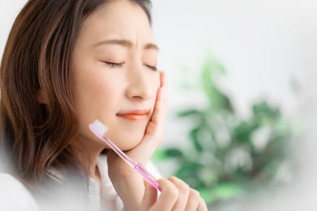 奥歯のダメージ放置しない 頭痛 肩こりの要因に Nikkei Style 奥歯のダメージ放置しない 頭痛 肩こりの要因に Nikkei Style