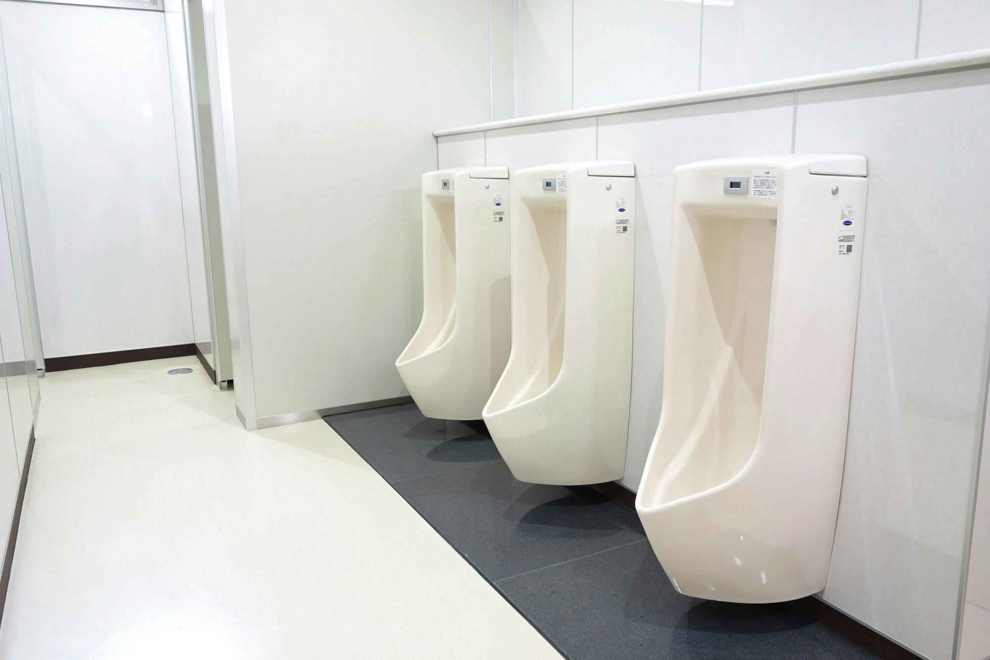 男子トイレきれいに保つには アイデアを生む行動観察 Nikkei Style 男子トイレきれいに保つには アイデアを生む行動観察 Nikkei Style