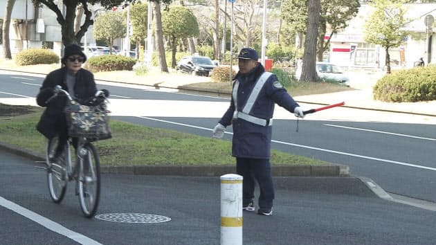 交通誘導員ヨレヨレ日記 過酷な現場ユニークに Nikkei Style 交通誘導員ヨレヨレ日記 過酷な現場ユニークに Nikkei Style