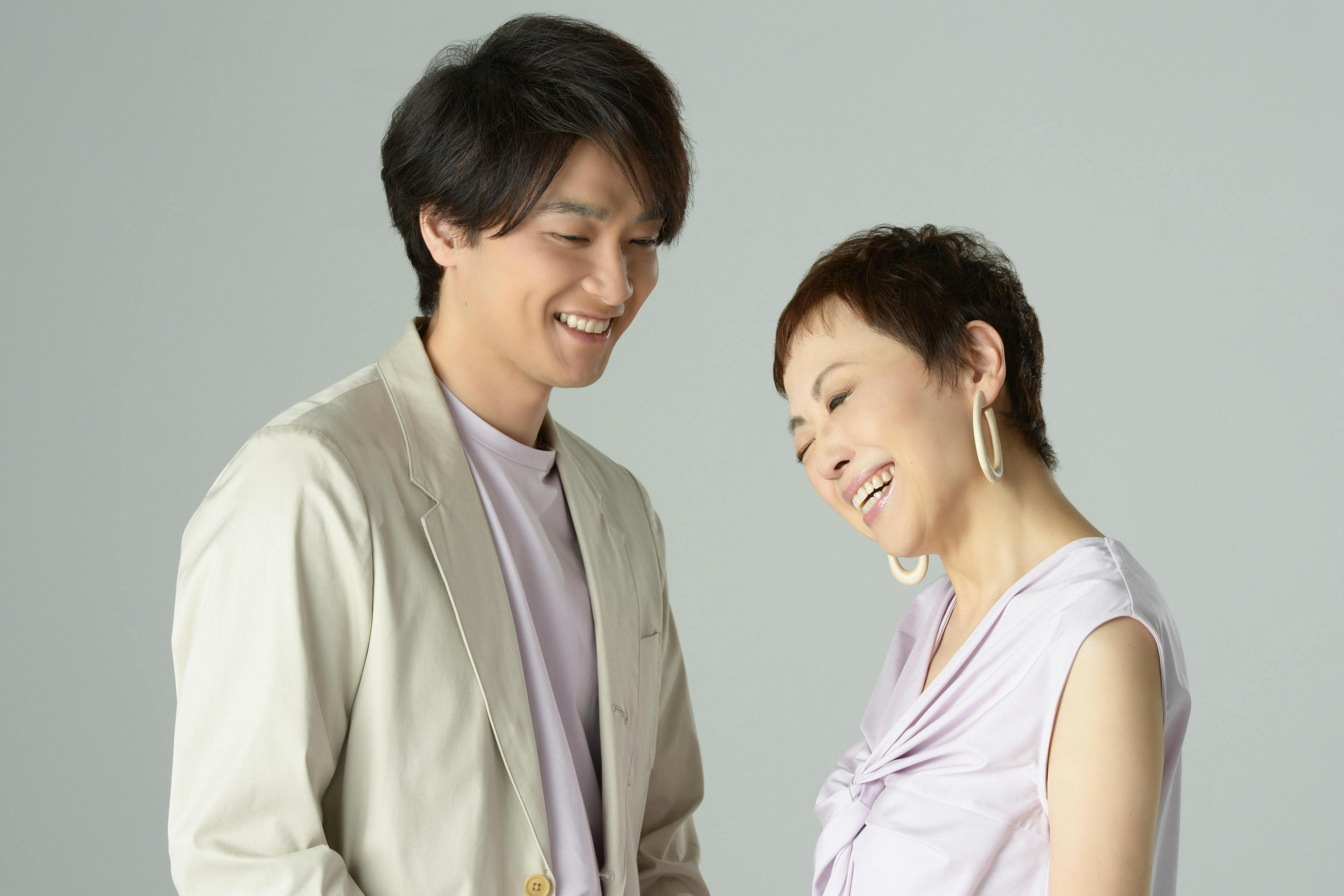 クミコさんとの新曲 次の世代へつなぐ橋 井上芳雄 Nikkei Style クミコさんとの新曲 次の世代へつなぐ橋 井上芳雄 Nikkei Style