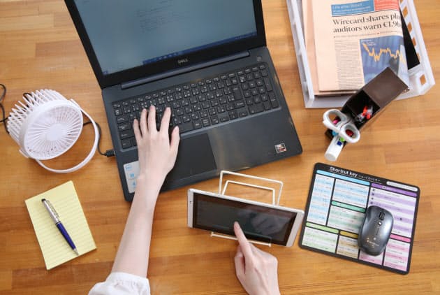 在宅勤務を快適に 100均グッズで机の上すっきり Nikkei Style 在宅勤務を快適に 100均グッズで机の上すっきり Nikkei Style