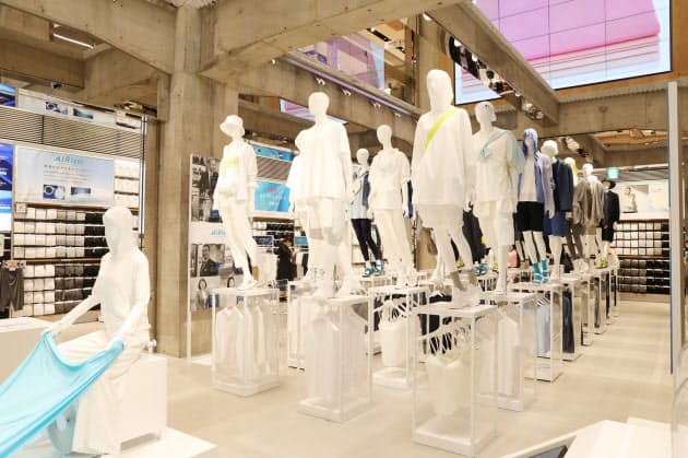 コロナ後 ルームウエアがヒット 銀座の ユニクロtokyo は大人仕様 石津祥介の目 Nikkei Style コロナ後 ルームウエアがヒット 銀座の ユニクロtokyo は大人仕様 石津祥介の目 Nikkei Style