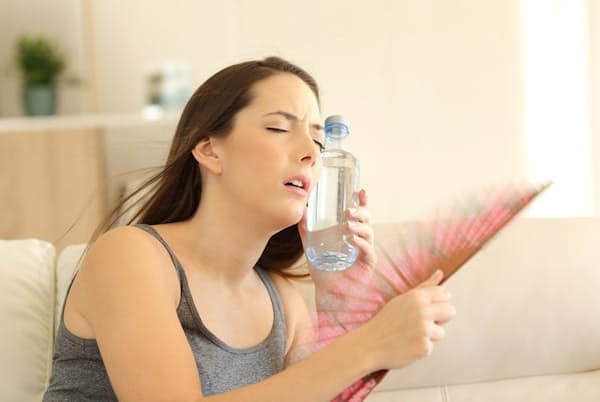 のどが乾いていなくても定期的に水分はとったほうがいいという。(c)Antonio Guillem-123RF のどが乾いていなくても定期的に水分はとったほうがいいという。(c)Antonio Guillem-123RF