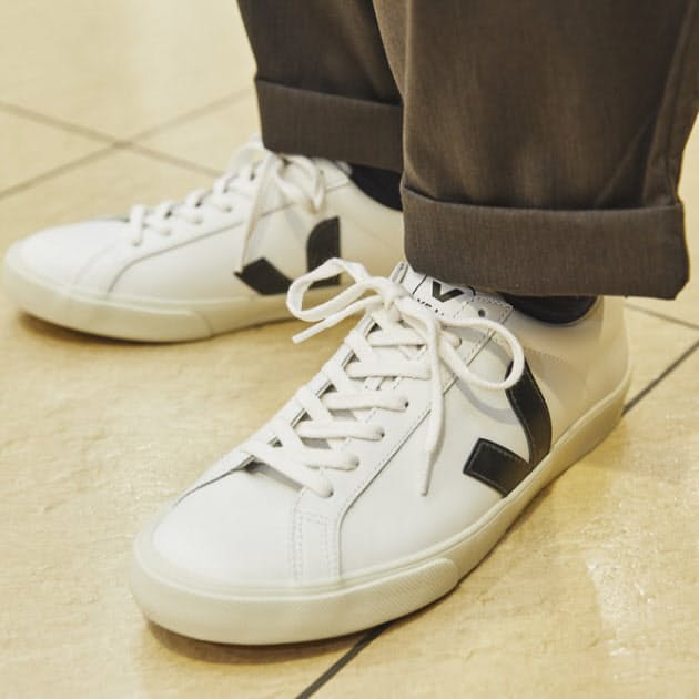 レザーの白スニーカー ひとと違う 1足を選ぶなら Nikkei Style レザーの白スニーカー ひとと違う 1足を選ぶなら Nikkei Style