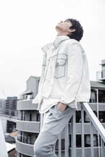 Miu404 主演の綾野剛 少年マンガの成分で役作り Nikkei Style Goo ニュース