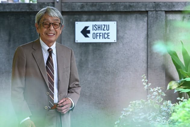 男のスーツ 素材選びこそ醍醐味 石津祥介氏 Nikkei Style 男のスーツ 素材選びこそ醍醐味 石津祥介氏 Nikkei Style