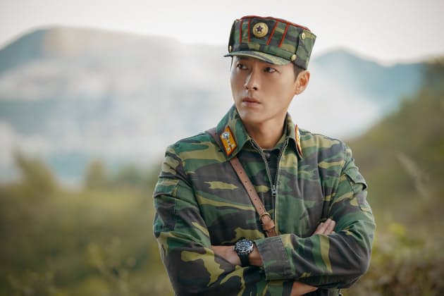 愛の不時着 のヒョンビン 軍服 スーツに無事着陸 Nikkei Style