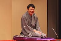 高座をつとめる立川談笑さん(2020年6月、東京都武蔵野市) 高座をつとめる立川談笑さん(2020年6月、東京都武蔵野市)