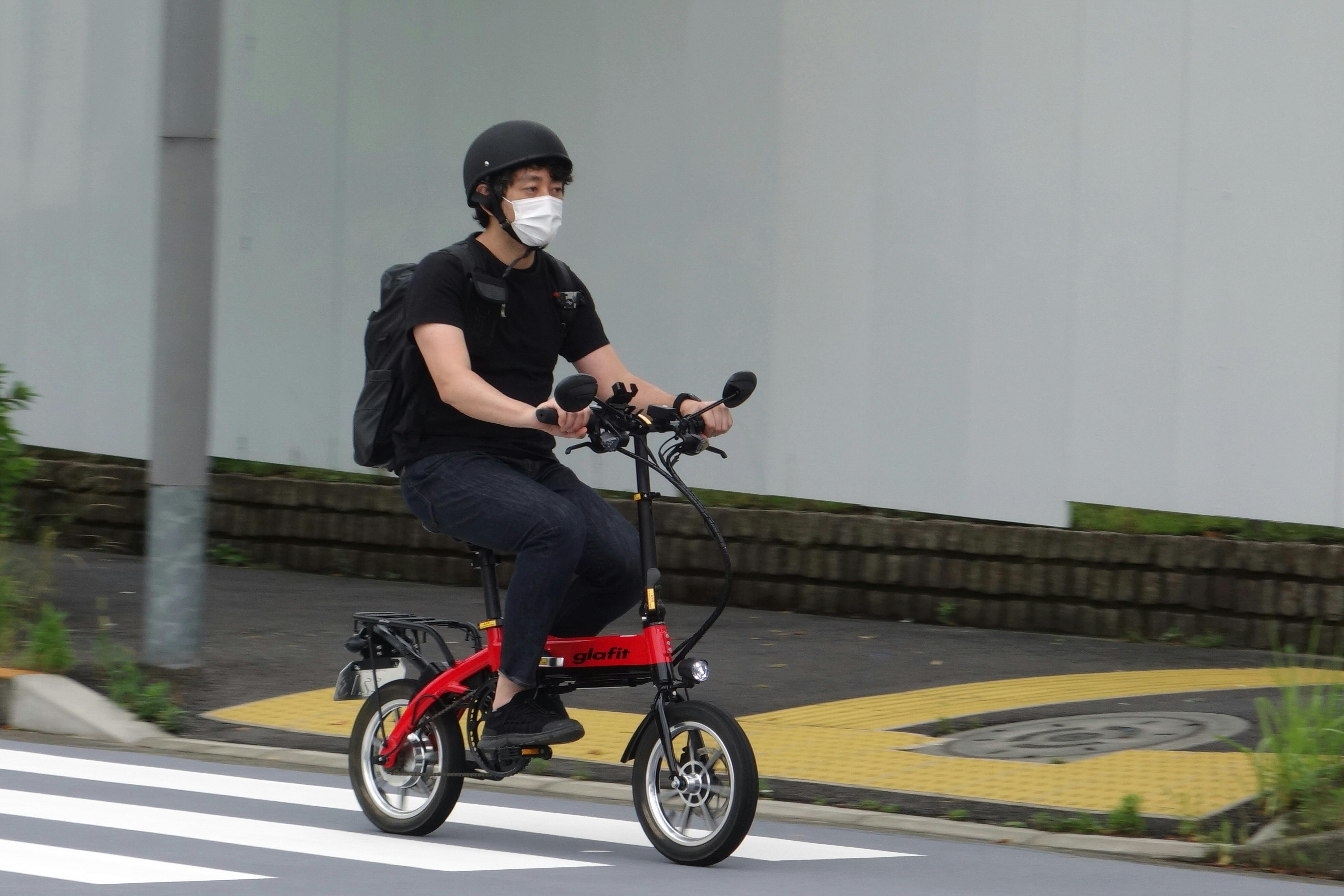 新型折り畳みバイク ペダル付きでも こがずに走る Nikkei Style 新型折り畳みバイク ペダル付きでも こがずに走る Nikkei Style