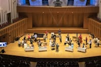 ボンクリではリモートのための作品「Longing from afar」を舞台上で演奏した(C)Hikaru.☆ ボンクリではリモートのための作品「Longing from afar」を舞台上で演奏した(C)Hikaru.☆