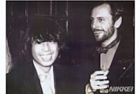 最愛の恋人グザビエ・ドゥ・カステラ(右)と高田賢三さん。グザビエはルイ14世から伯爵の称号をもらった貴族の末裔で建築などに詳しい教養人だった。 最愛の恋人グザビエ・ドゥ・カステラ(右)と高田賢三さん。グザビエはルイ14世から伯爵の称号をもらった貴族の末裔で建築などに詳しい教養人だった。