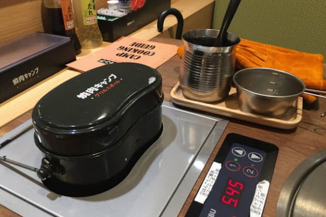 本当に焼肉店 飯盒にアユの串焼き 焼肉キャンプ グルメクラブ Nikkei Style