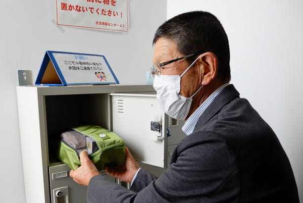 熊本県益城町の前田勝さんは災害に備えて町施設に装具を保管している=前田さん提供 熊本県益城町の前田勝さんは災害に備えて町施設に装具を保管している=前田さん提供