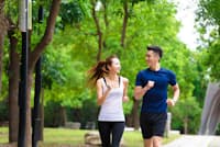 ガイドラインが推奨するレベルの運動を実践している人は、していない人に比べて死亡リスクが40%も低いことが明らかに。(C) wang Tom-123RF ガイドラインが推奨するレベルの運動を実践している人は、していない人に比べて死亡リスクが40%も低いことが明らかに。(C) wang Tom-123RF