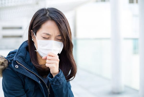だんだんと寒くなり、「せき」の季節になってきた。周りは気になるが、カラダのためには必要? 写真はイメージ=(c)Leung Cho Pan-123RF だんだんと寒くなり、「せき」の季節になってきた。周りは気になるが、カラダのためには必要? 写真はイメージ=(c)Leung Cho Pan-123RF