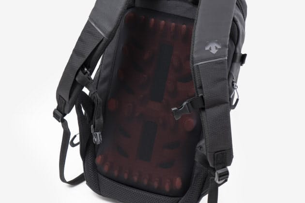 蒸れ 擦れ 揺れを防ぐ 歩き快適なビジネスリュック Nikkei Style