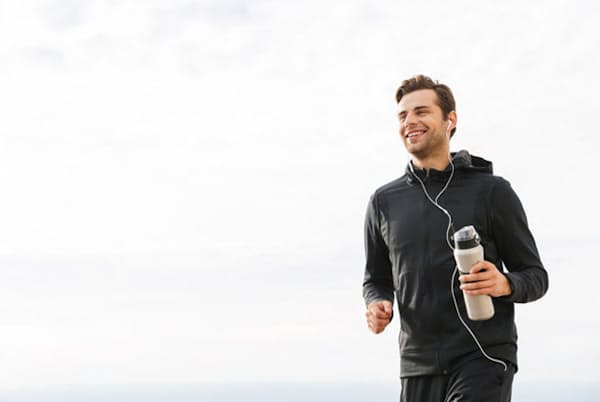 離れた人たちとバーチャルで一緒に走る「オンラインマラソン」ってどういうもの?(C) Dean Drobot-123RF 離れた人たちとバーチャルで一緒に走る「オンラインマラソン」ってどういうもの?(C) Dean Drobot-123RF