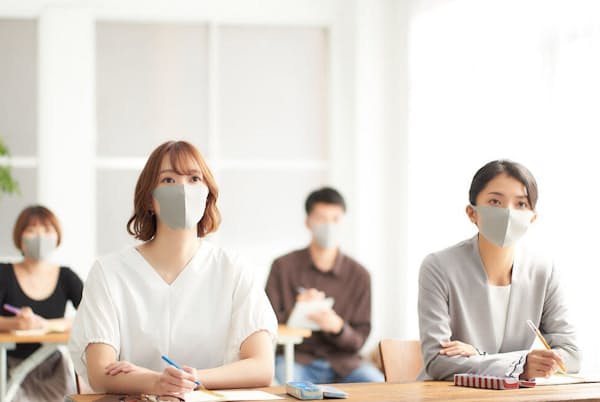 コロナ禍は学び直しの意識を刺激したところがある(写真はイメージ) =PIXTA コロナ禍は学び直しの意識を刺激したところがある(写真はイメージ) =PIXTA