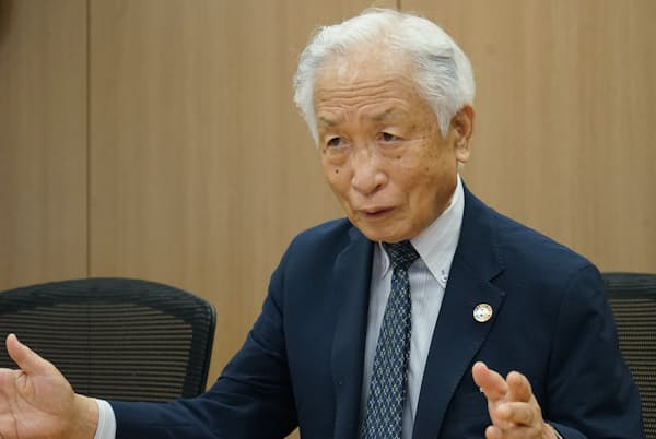 田中角栄氏を語る小長啓一氏 田中角栄氏を語る小長啓一氏