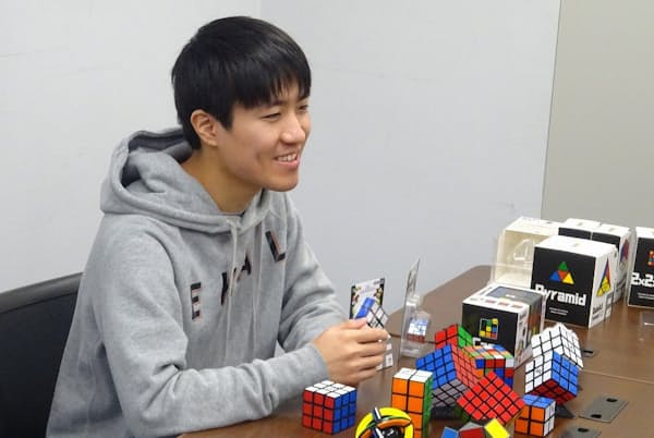 メガハウス藤島勇太氏はルービックキューブの新商品開発に知恵を絞る毎日だ メガハウス藤島勇太氏はルービックキューブの新商品開発に知恵を絞る毎日だ