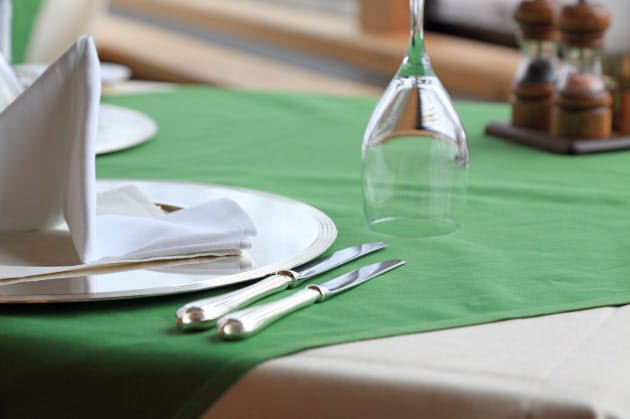 スマートな マスク会食 つけ外し 置き方の正解は Nikkei Style スマートな マスク会食 つけ外し 置き方の正解は Nikkei Style