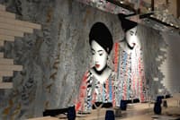 アロフト東京銀座のオールデイダイニングは、英国人アーティストによる壁一面のアートが目を引く アロフト東京銀座のオールデイダイニングは、英国人アーティストによる壁一面のアートが目を引く