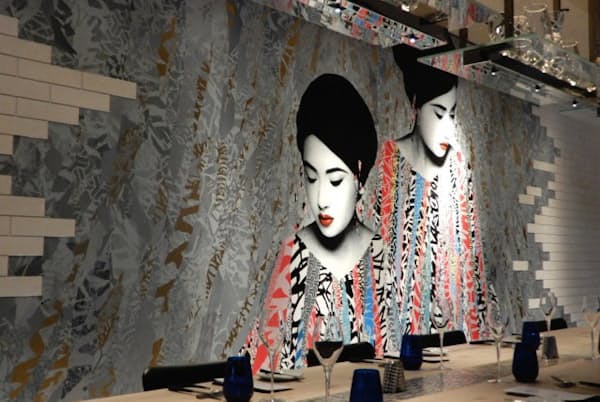 アロフト東京銀座のオールデイダイニングは、英国人アーティストによる壁一面のアートが目を引く アロフト東京銀座のオールデイダイニングは、英国人アーティストによる壁一面のアートが目を引く