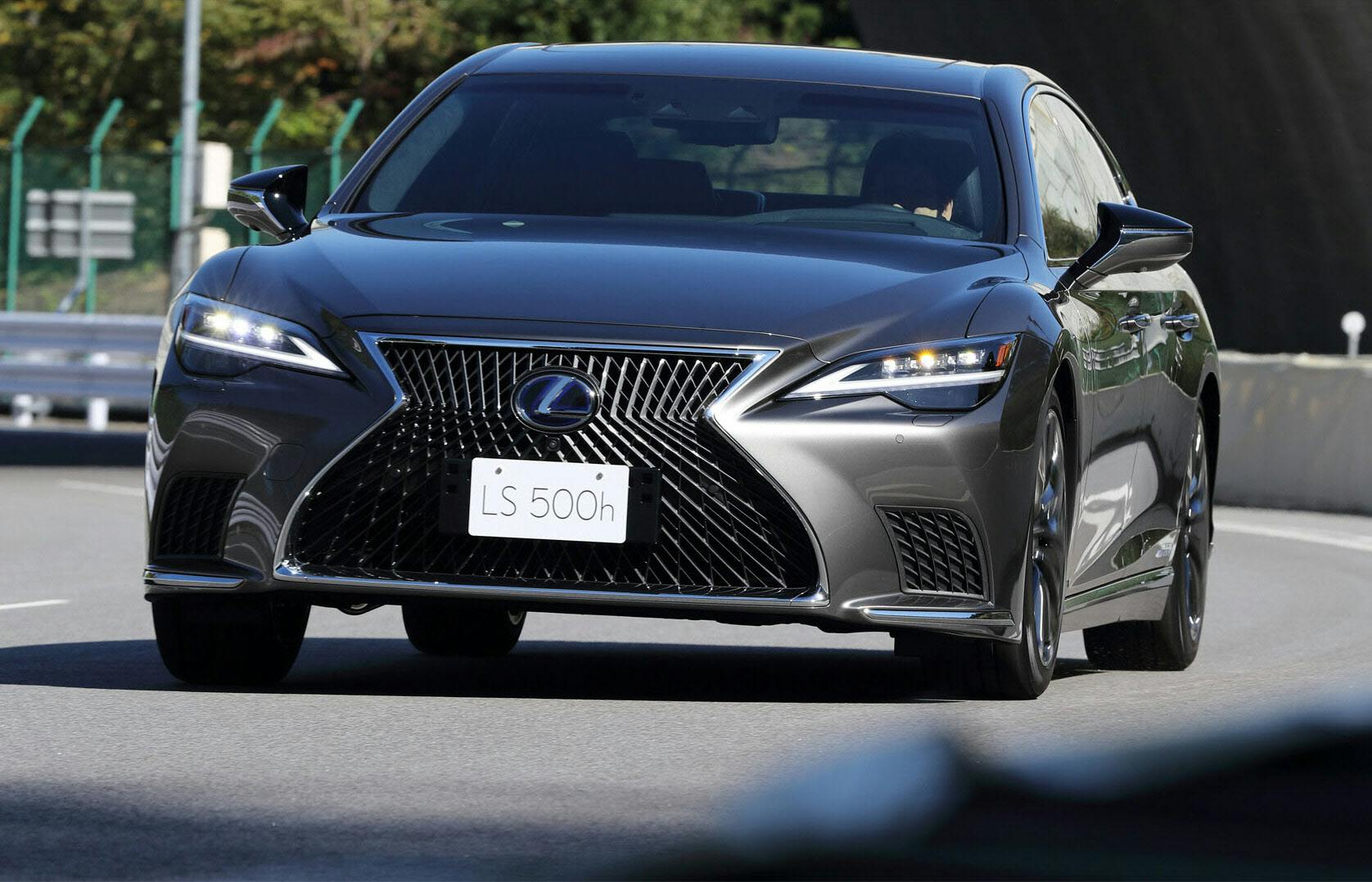 レクサス最上級セダンls 先進の運転支援と和の高級感 nikkei style