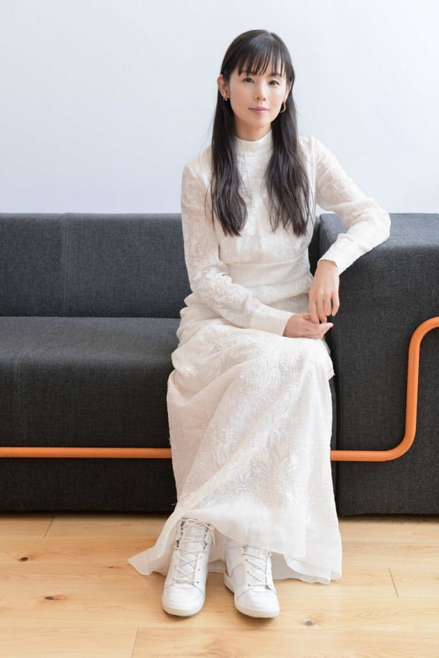写真はこちら 小西真奈美 仕事場で愛用 友達からもらったストール Nikkei Style 写真はこちら 小西真奈美 仕事場で愛用 友達からもらったストール Nikkei Style