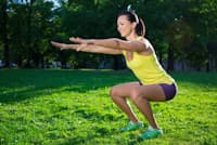 筋トレといえば、やはりスクワット。1日5回からでも始めてみよう(c)Diana Eller-123RF 筋トレといえば、やはりスクワット。1日5回からでも始めてみよう(c)Diana Eller-123RF