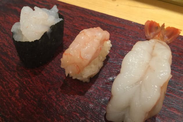 2貫130円から楽しめる イキがいい 立ち寿司横丁 Nikkei Style 2貫130円から楽しめる イキがいい 立ち寿司横丁 Nikkei Style