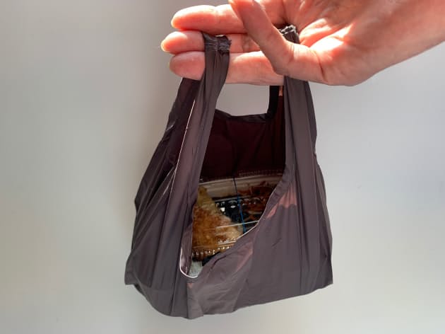 ポケットにしのばせておける極薄バッグ 100均グッズですぐ解決 コロナで変わる生活 Nikkei Style ポケットにしのばせておける極薄バッグ 100均グッズですぐ解決 コロナで変わる生活 Nikkei Style