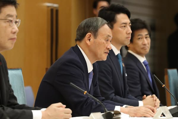 地球温暖化対策推進本部の会合であいさつする菅首相 地球温暖化対策推進本部の会合であいさつする菅首相