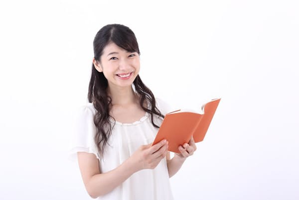 朗読を始めると、自分の声質に気づきやすくなる(写真はイメージ) =PIXTA 朗読を始めると、自分の声質に気づきやすくなる(写真はイメージ) =PIXTA