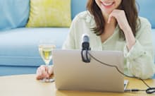 オンライン飲み会は工夫次第で盛り上がる。写真はイメージ
