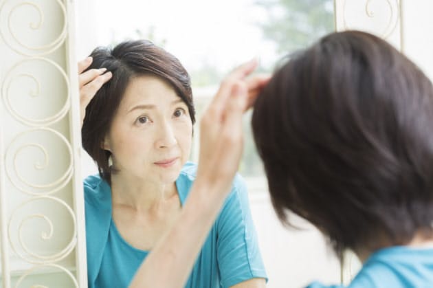 細い髪 目立つ地肌 コロナ下の男女の薄毛悩み対策 Nikkei Style 細い髪 目立つ地肌 コロナ下の男女の薄毛悩み対策 Nikkei Style