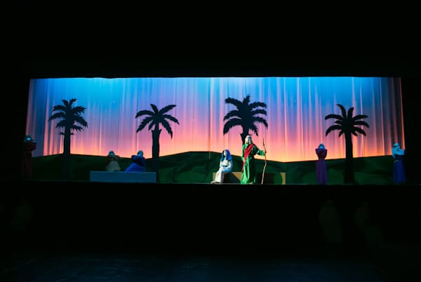 2020年のタブローではソーシャルディスタンスに配慮した演出が行われた(学校提供) 2020年のタブローではソーシャルディスタンスに配慮した演出が行われた(学校提供)