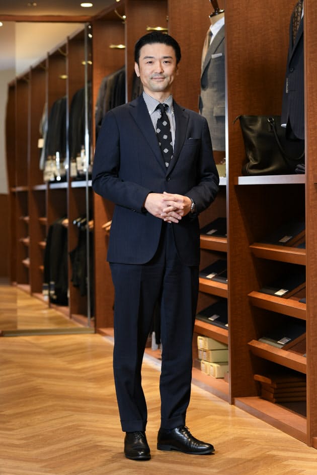 夢は コムデギャルソンとコラボスーツ カジュアル化でスーツ離れ に異議アリ Nikkei Style 夢は コムデギャルソンとコラボスーツ カジュアル化でスーツ離れ に異議アリ Nikkei Style