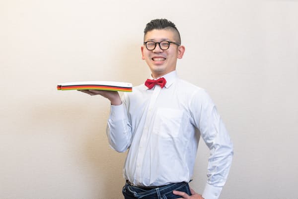 台所番長こと、合羽橋の老舗料理道具店、飯田屋の6代目、飯田結太氏。まな板に第3の素材が登場 台所番長こと、合羽橋の老舗料理道具店、飯田屋の6代目、飯田結太氏。まな板に第3の素材が登場