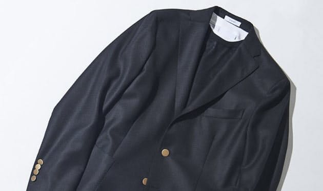 黒ブレには金ボタン 真っ黒スタイル コーデの正解 Nikkei Style 黒ブレには金ボタン 真っ黒スタイル コーデの正解 Nikkei Style