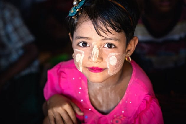 ミャンマーの化粧をするロヒンギャの少女とたくましさ Nikkei Style ミャンマーの化粧をするロヒンギャの少女とたくましさ Nikkei Style