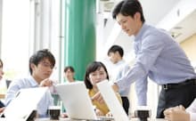 テレワークをきっかけに職場での雑談の重要性が認識され始めている。写真はイメージ