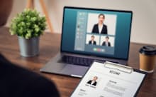 ウェブ面接のみで内定を得ても入社決定の際には対面での情報を重視する学生が多い。写真はイメージ