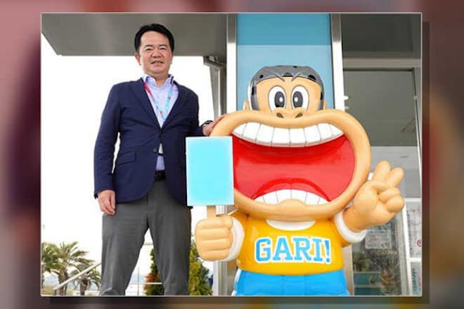 赤城乳業 開発マーケティング本部 副本部長 マーケティング部 部長 萩原史雄さん。1995年入社。営業を経て、2004年営業統括部(マーケティング担当)に。06年にはキャラクター「ガリガリ君」のマネジメント業務を行うガリガリ君プロダクションを設立 赤城乳業 開発マーケティング本部 副本部長 マーケティング部 部長 萩原史雄さん。1995年入社。営業を経て、2004年営業統括部(マーケティング担当)に。06年にはキャラクター「ガリガリ君」のマネジメント業務を行うガリガリ君プロダクションを設立